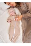 В пеленке-коконе с рукавами на молнии с двумя бегунками Bebo (Бебо) новорожденного легко перепеленать, цвет Кофе
