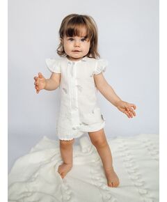 Муслиновый песочник с для девочки с крылышками, перышки на белом