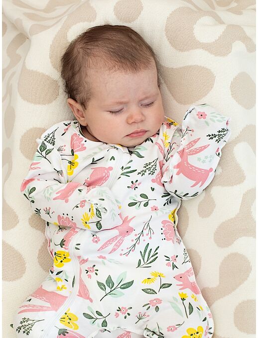 Нательный комбинезон слип с закрытыми ручками для новорожденного на молнии Bebo, Зайчики в цветах