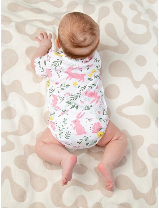 Боди для малышей с коротким рукавом, Зайчики в цветах, Расцветка одежды: Зайчики в цветах, Выбрать размер: 86, изображение 3