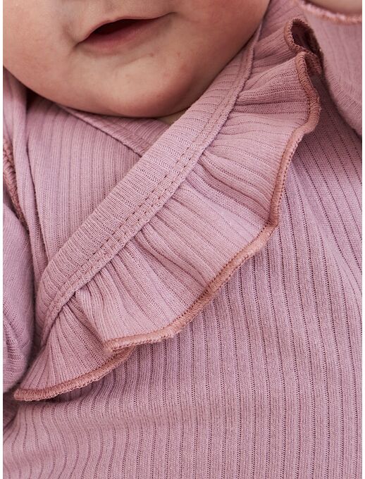 Нарядное боди кимоно (на запах) с длинным рукавом и рюшами для новорожденной девочки Лиловый