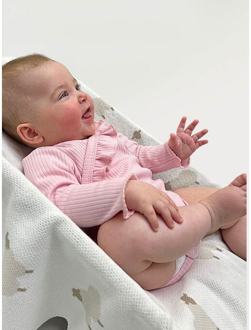 Нарядное боди кимоно (на запах) с длинным рукавом и рюшами для новорожденной девочки Чайная роза