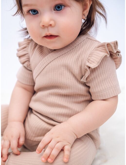 Боди Bebo на запах в рубчик с рюшами короткий рукав, цвет Кофе, Расцветка одежды: Кофе (в рубчик), Выбрать размер: 56