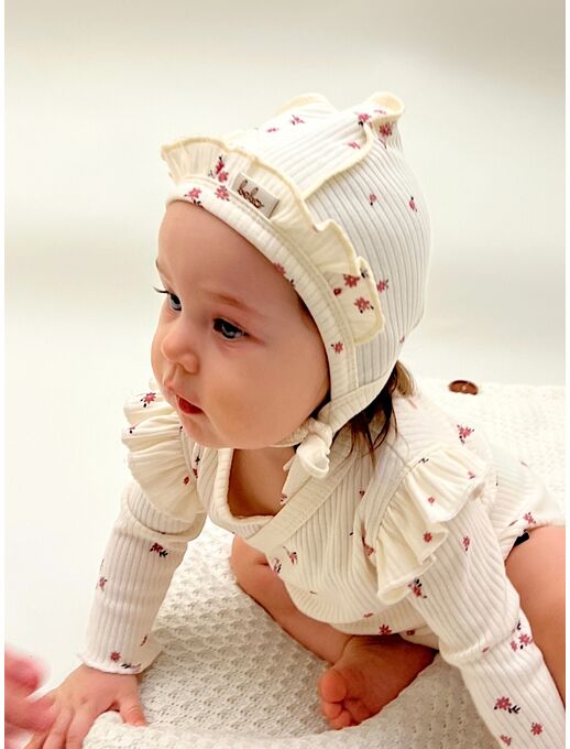 чепчик с рюшами для новорожденных девочек Bebo Букетики