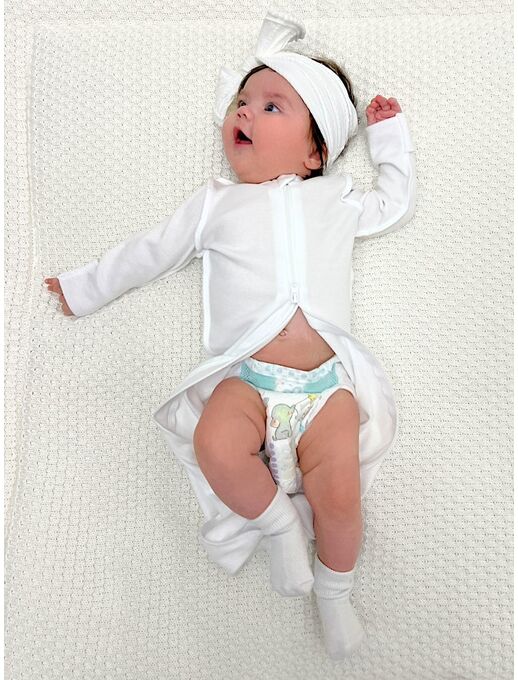 В пеленке-коконе с рукавами на молнии с двумя бегунками Bebo (Бебо) новорожденного легко перепеленать, цвет Белый