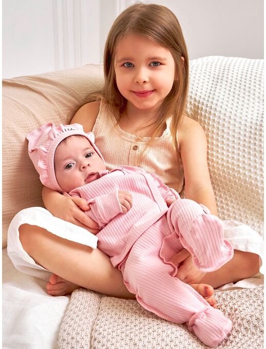 Распашонка с глубоким запахом и антицарапками- отличный вариант на каждый день, она сшита из материала, который часто называют: "в рубчик" или "из лапши"​