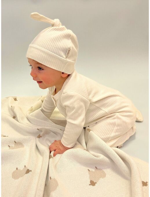 Шапочка с узелком Bebo из хлопка  для новорожденных мальчиков и девочек, для прогулок и на выписку в роддом, цвет Экрю