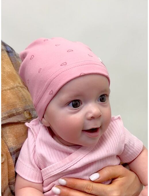 Детская шапочка для новорожденного Bebo лаконичная, Сердечки на розовом