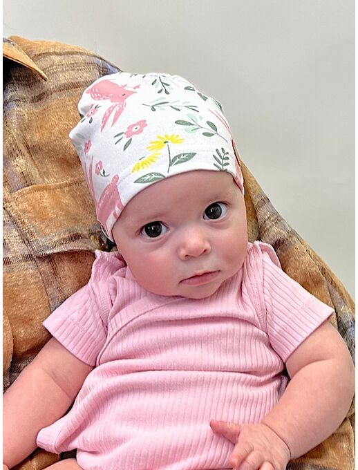 Детская шапочка для новорожденного Bebo лаконичная, Зайчики в цветах