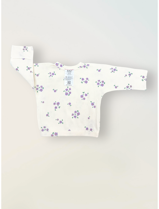 Удлиненная распашонка с глубоким запахом и антицарапками, незабудки