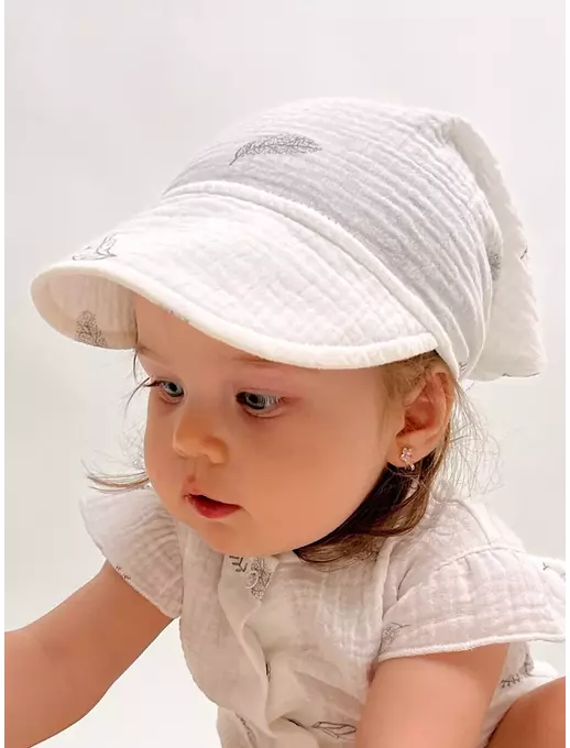 Муслиновая косынка с козырьком , Перышки на белом