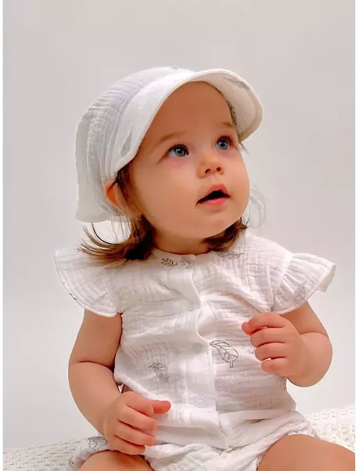 Муслиновая косынка с козырьком , Перышки на белом