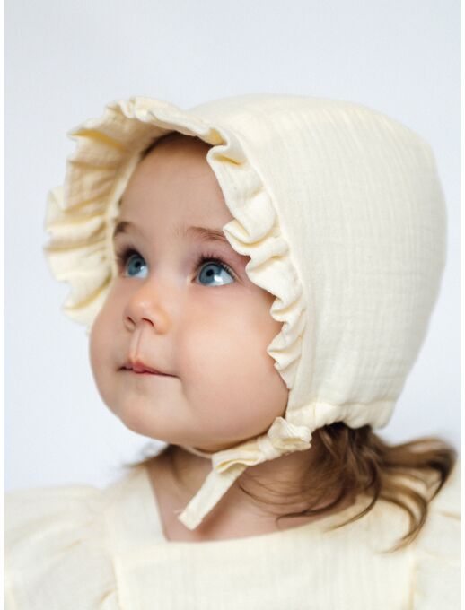 Шапочка-чепчик для новорожденного с рюшами из муслина Bebo, Экрю