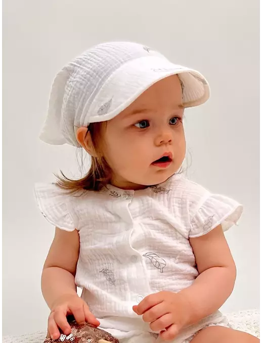 Муслиновая косынка с козырьком , Перышки на белом