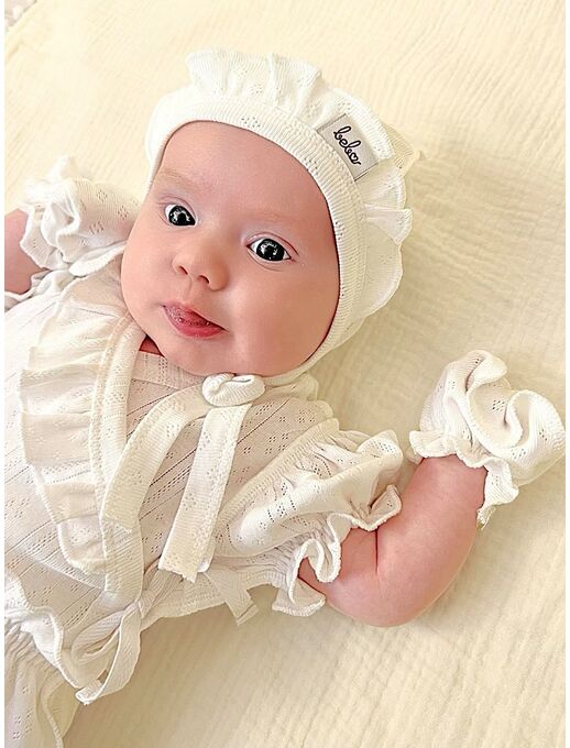 Ажурная распашонка с коротким рукавом-фонариком и милой рюшей