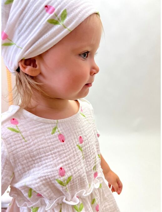 Муслиновая косынка, тюльпаны