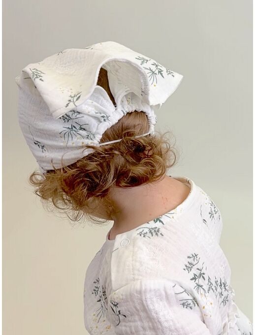 Муслиновая косынка с козырьком, нежные веточки