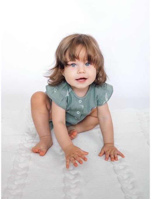 Муслиновый песочник с для девочки с крылышками, перышки на мятном