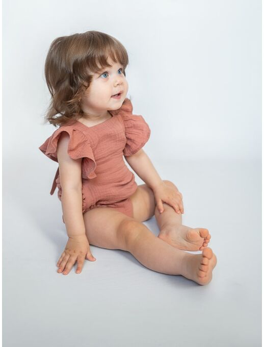 Муслиновый ромпер Bebo с для девочки на бретелях с крылышками, античная роза