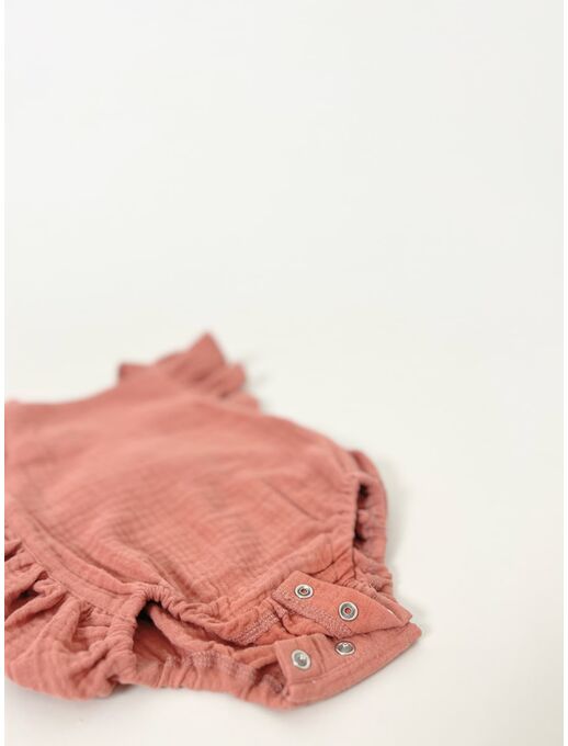 Муслиновый ромпер Bebo с для девочки на бретелях с крылышками, античная роза