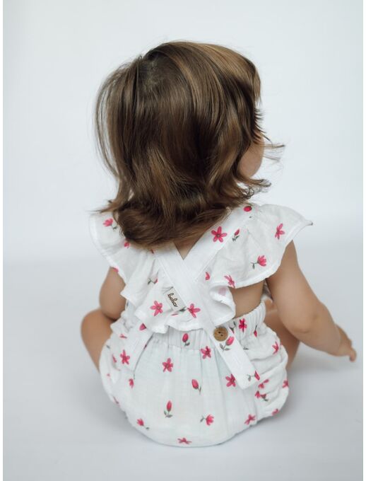 Муслиновый ромпер Bebo с для девочки на бретелях с крылышками, Цветочки на белом