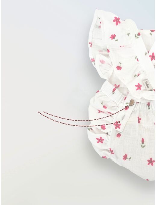 Муслиновый ромпер Bebo с для девочки на бретелях с крылышками, Цветочки на белом