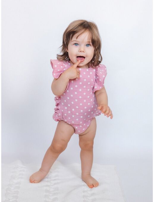 Ромпер муслиновый с крылышками на бретелях, в Горошек