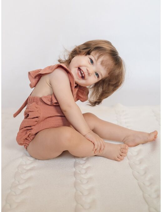 Муслиновый ромпер Bebo с для девочки на бретелях с крылышками, античная роза