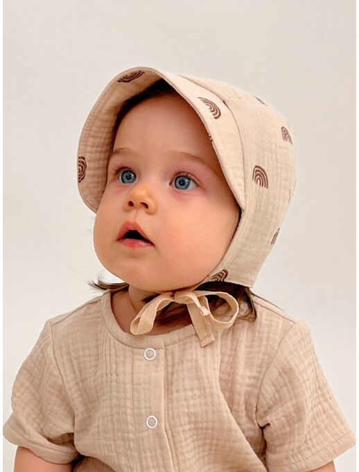 Шапочка-чепчик с козырьком для новорожденной девочки из муслина Bebo, Радуги