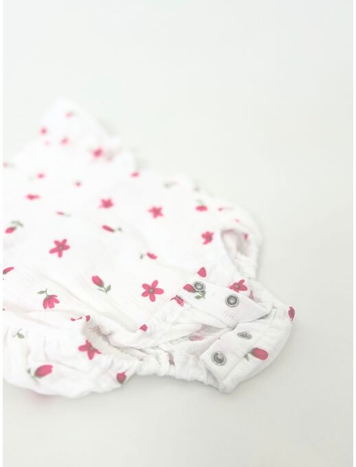 Муслиновый ромпер Bebo с для девочки на бретелях с крылышками, Цветочки на белом