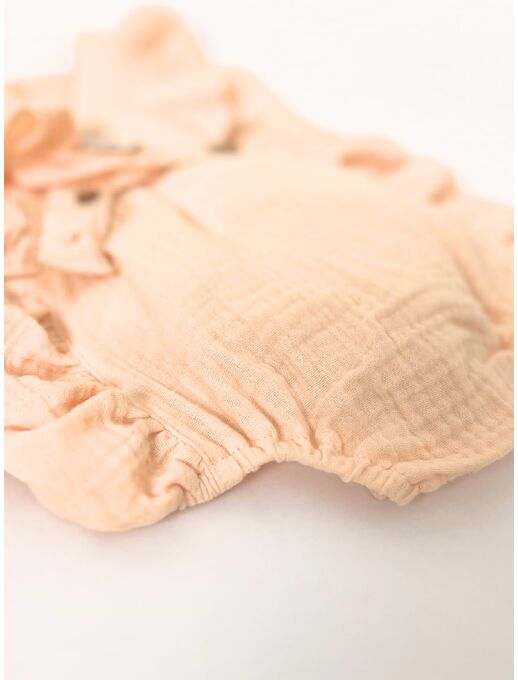 Муслиновый ромпер Bebo с для девочки на бретелях с крылышками, пудровый