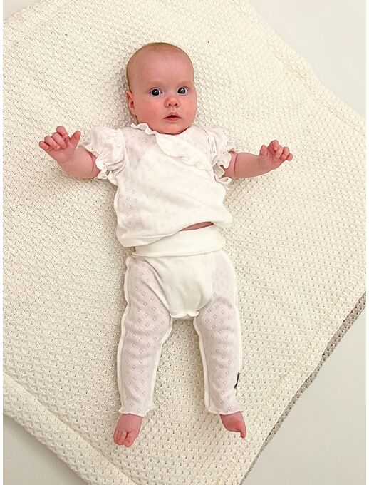 Ажурная распашонка с коротким рукавом-фонариком и милой рюшей