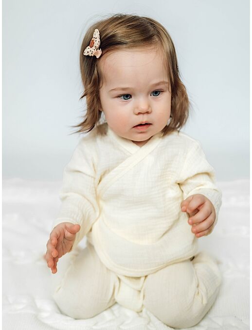 Муслиновая распашонка на завязках с глубоким запахом и антицарапками. экрю