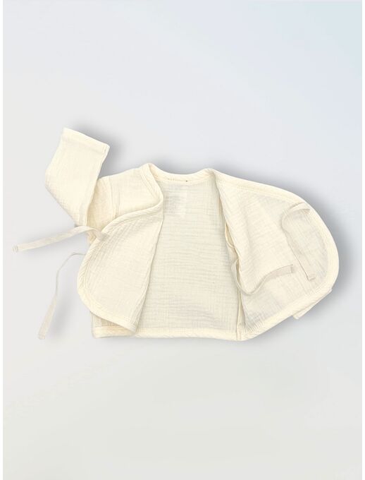 Муслиновая распашонка на завязках с глубоким запахом и антицарапками. экрю