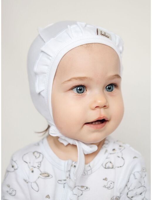 Теплый чепчик с рюшей из футера с начесом, цвет молочный