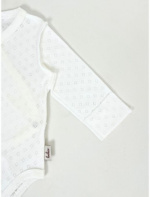 Ажурное боди Bebo на запах с рюшей на груди, с антицарапками, цвет Молочный, Расцветка одежды: Молочный, Выбрать размер: 62, изображение 3