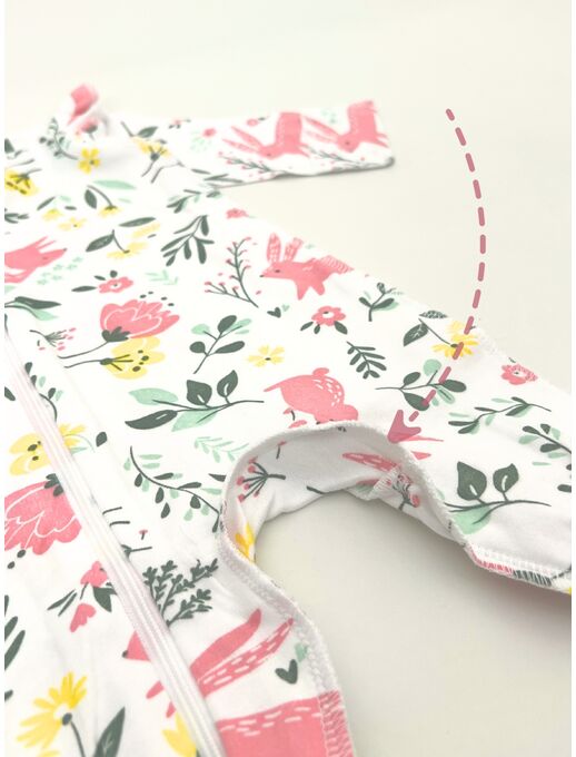 Комбинезон с рюшей по пройме и рюшей по лапкам, Зайчики в цветах