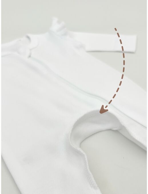 Комбинезон с рюшей по пройме и рюшей по лапкам, Белый