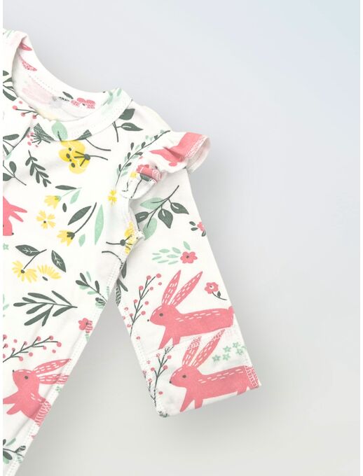 Комбинезон с рюшей по пройме и рюшей по лапкам, Зайчики в цветахКомбинезон с рюшей по пройме и рюшей по лапкам, Зайчики в цветах