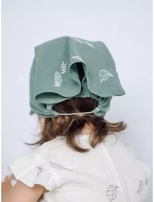Косынка из муслина с козырьком, Перышки на мятном