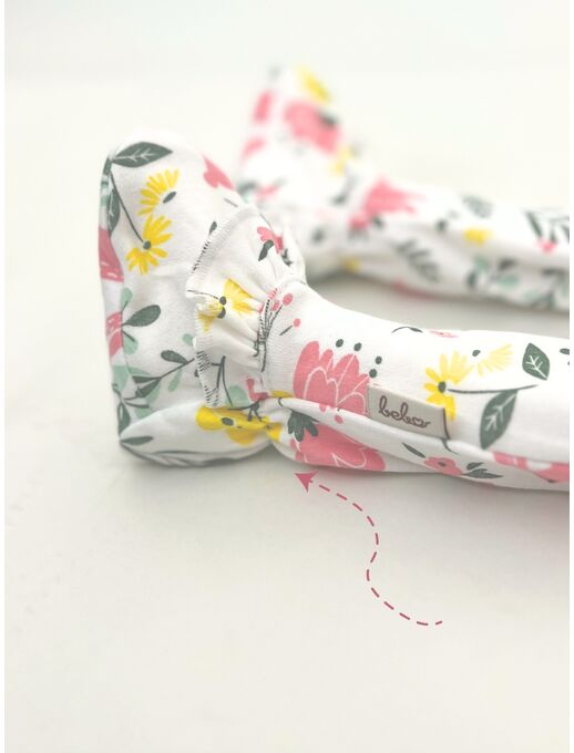 Комбинезон с рюшей по пройме и рюшей по лапкам, Зайчики в цветах