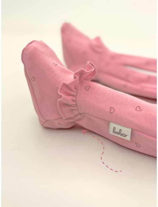 Комбинезон с рюшей по пройме и рюшей по лапкам, Сердечки на розовом