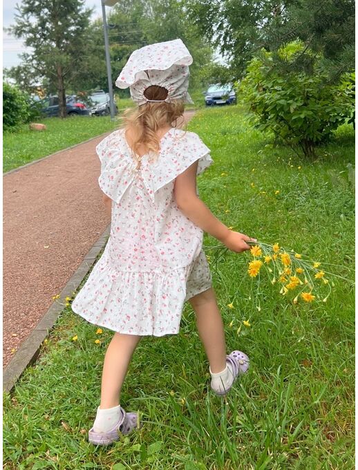 Платье от Bebo (Бебо) с красивым отлетным воротником и притачной юбкой выполненное из легкого и мягкого батиста — отличный выбор для маленьких модниц.