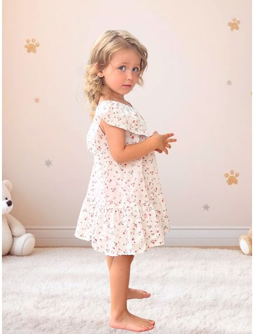 Платье от Bebo (Бебо) с красивым отлетным воротником и притачной юбкой выполненное из легкого и мягкого батиста — отличный выбор для маленьких модниц.