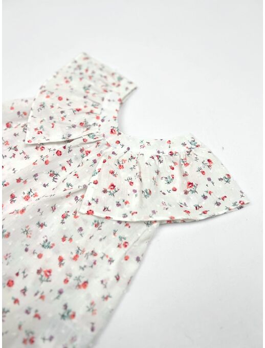 Платье от Bebo (Бебо) с красивым отлетным воротником и притачной юбкой выполненное из легкого и мягкого батиста — отличный выбор для маленьких модниц.