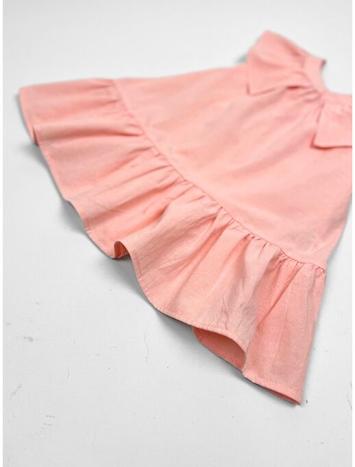 Платье от Bebo (Бебо) с красивым отлетным воротником и притачной юбкой выполненное из легкого и мягкого крэша — отличный выбор для маленьких модниц.