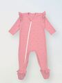 Комбинезон с рюшей по пройме и рюшей по лапкам, Сердечки на розовом
